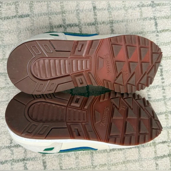 Men’s Saucony shadow 5000 size 8.5